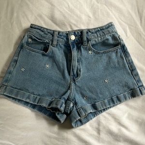 PacSun Mom Short with Embroidered Daisies
